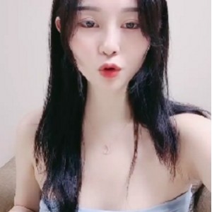 温柔的蛋蛋直播酸奶-高颜值美女喵小萌的特写诱惑