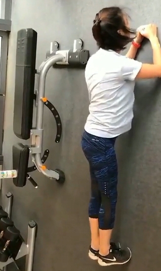 限时特惠广州健身达人莉莉自拍作品小合集，颜值御姐视频照片，大小惊喜！