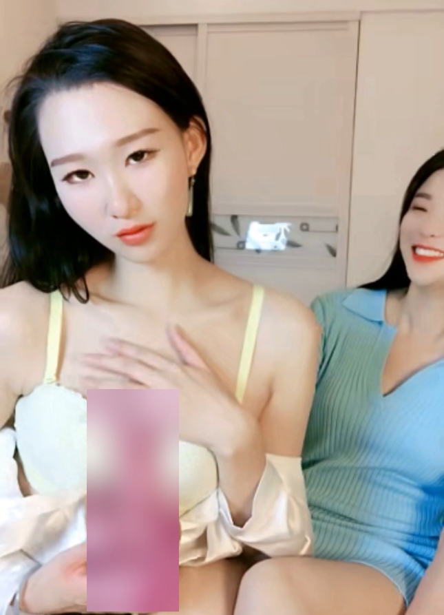 精选尤物女神姐妹花幸福老哥轮流C性感双女舌吻抢着吃小怪兽玩弄位玩弄黑丝美臀百度云精选尤物女神姐妹花的性感表演，轮流C幸福老哥，双女舌吻抢着吃小怪兽，黑丝美臀玩弄位玩弄，百度云资源分享