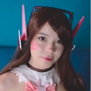 性感大罩杯边缘妹展示嘴艺，拍脸舔动作，呻吟声大