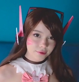 性感大罩杯边缘妹展示嘴艺，拍脸舔动作，呻吟声大