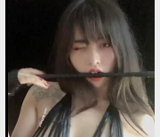 网红恐龙小宝贝凡尔赛纹身怼脸上大学生模特颜值身材