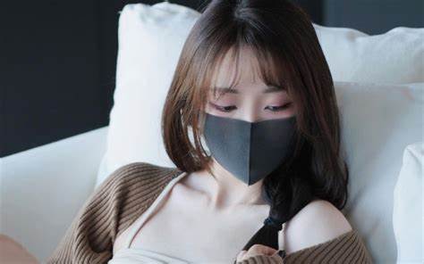 模特HONGKONG_DOLL：上海理想与小城市欲望的爆红新人