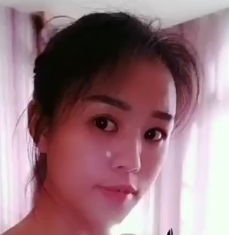 充足乳汁少妇肆意挤馒头，小孩喝饱奶水！