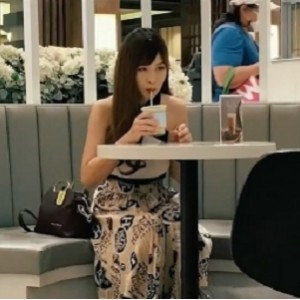 阿坤搭讪泰国探花：一场美妙的路边咖啡之旅，精选美女玩弄酒店夜晚。