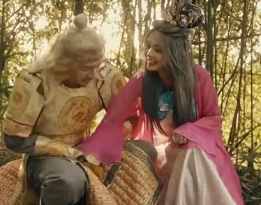 《西游记：古装铁扇公主、甜猴哥、牛魔王3V500M撞破战斗继续》