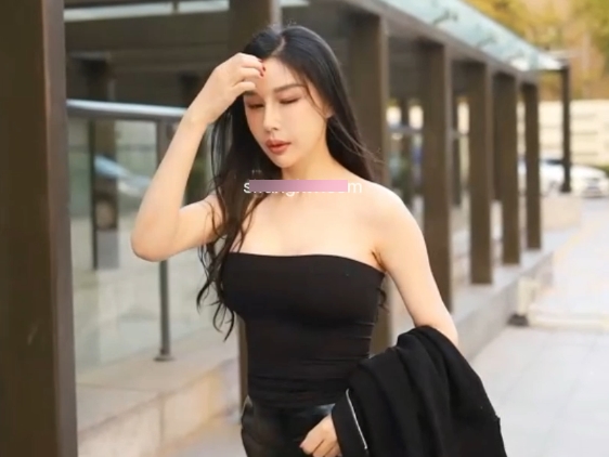 田冰冰性感活力泳衣，穿着沙滩海风，苗条身材乌黑长发，淡妆美女诱人屏息麻醉！