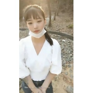 S气妹子绝版电影素人私拍室外车阵野外展示_1.42GB，精彩绝版清纯幼齿素人美女画面！