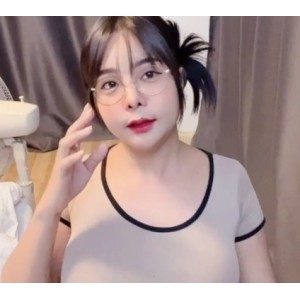 丰满TSyoshithunchanok23v-2G视频合集：引发男粉兴奋的性感身材与反差比！