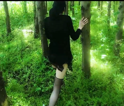 《东华田园兔：精彩视频，少女芳芳的热烈夏日》