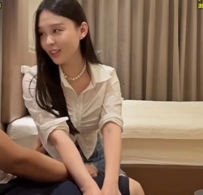 一线天ren+qi：颜值爆表的甜蜜呻吟