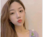 『网红{{网红名字}}：超高颜值美女，甜美良家，内S资源，私拍Y乱，反差妹，打粑粑咬』