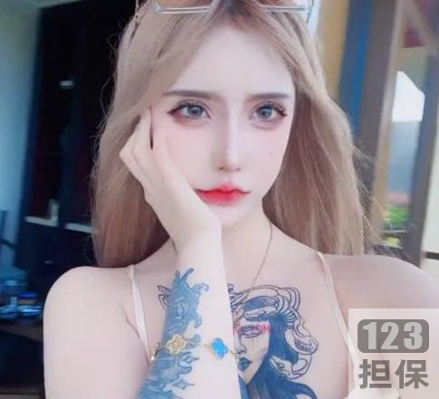 抖音网红金伊娜吃瓜视频