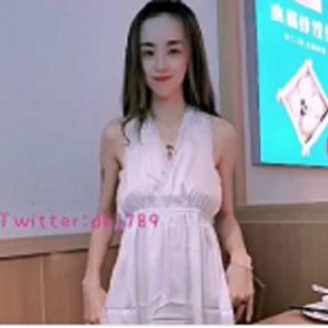 推特网红大表姐烹饪美食，让你见识性感漂亮的反差烧小狗