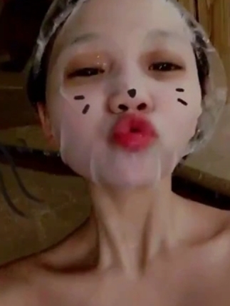 《嘉兴女海王施玲玲：收购男网红，以报复之照片，吸引小老弟兄弟》