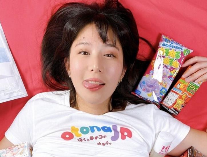 某推超高人气经典日系软萌美女宅男女神日本网红浮力姬最新东西方大战付费作品合集,错过再等一年。