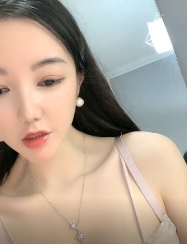 虎牙新晋人气主播妩媚惊艳现代狐狸精再现浮力主播性感妖姬小纯纯最新散播合集,让你见识什么叫真正的狐媚主播。