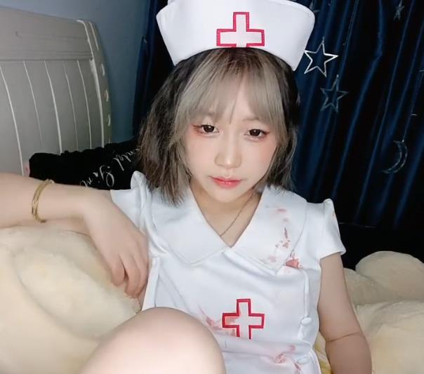 清纯系短发萌妹子米拉,和吴亦凡的恋情疑似曝光。