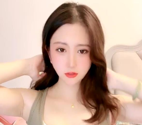 最新快手网红绝顶尤物女神-琪琪自娱自乐紫薇