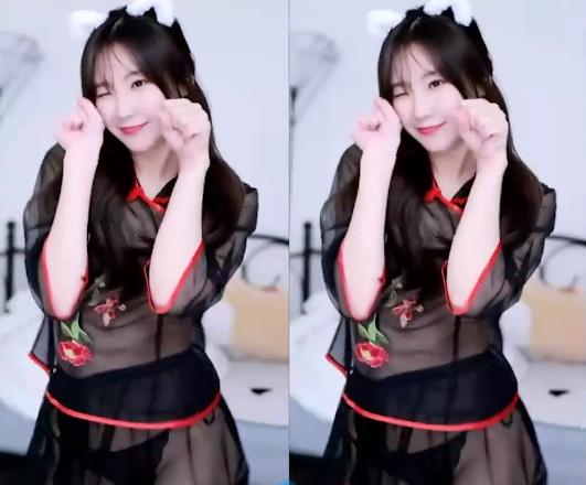 女团成员韩雅白色背心的诱惑舞姿直播,性感程度堪比直播吃播。