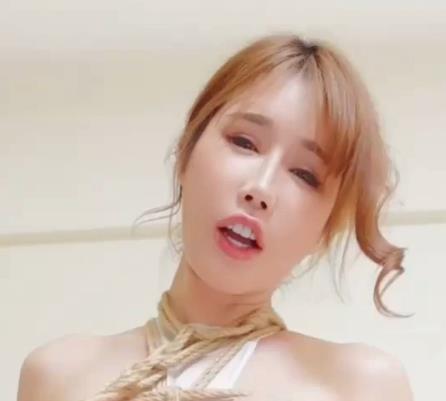 湾湾女神,颜值爆表,却烧颜、毁三观。