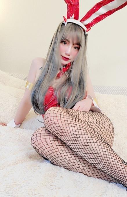 今天晚上斗鱼最火的女主播,浮力姬和久妖度盘来了个全垒打。