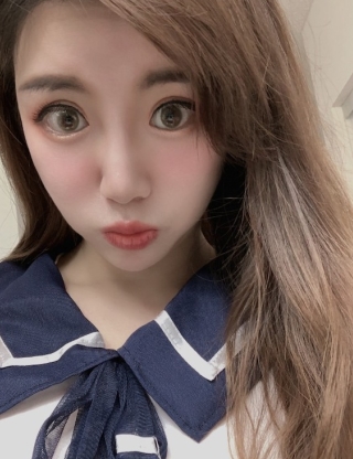 今天晚上斗鱼最火的女主播,浮力姬和久妖度盘来了个全垒打。