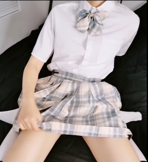 最新火爆虎牙超全面制服系美女浮力姬《Ameskiss》完整稀缺视频合集_[11V-742M]