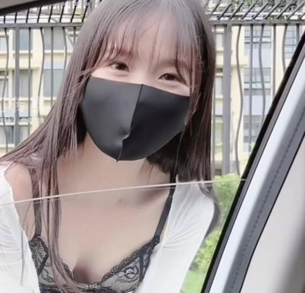 扣扣传媒,一个用妹子换钱的天花板粉。