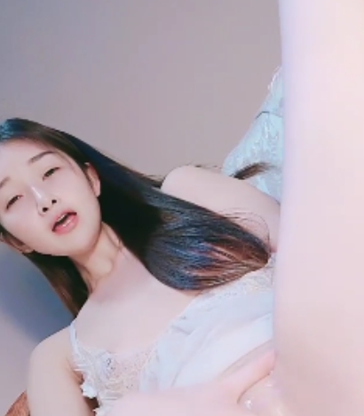 高颜值美少女依依：收藏589次，新增20v视频作品