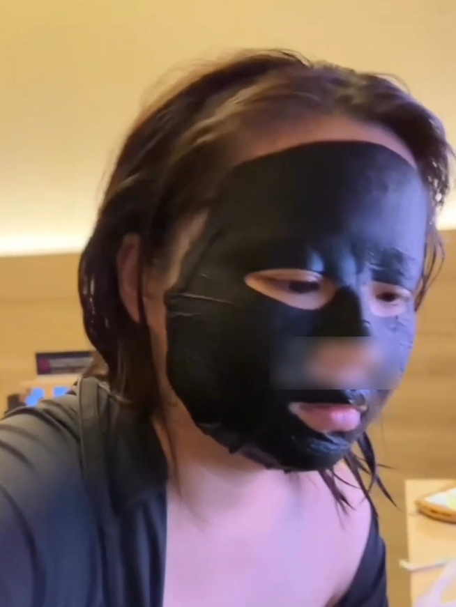 周周新晋约会大神，指教良家少妇，视频10.3g，收藏量爆表