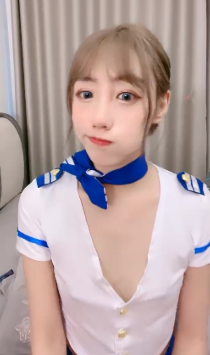 小怡的视频《50v32.9g》收藏狂潮，反差女友的魅力无法抗拒