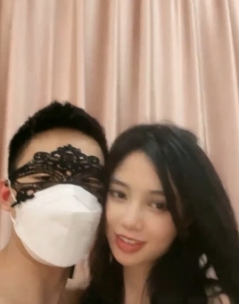 妹纸小丽骚样欲求不满，1V+1.04GB百度盘独家视频