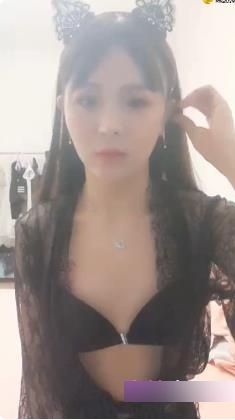 白丝美男伪娘赵恩静与直男互动