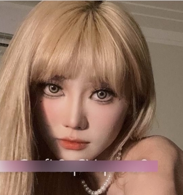 田心三水：抖音网红大神，举牌自拍视频惊艳亮相