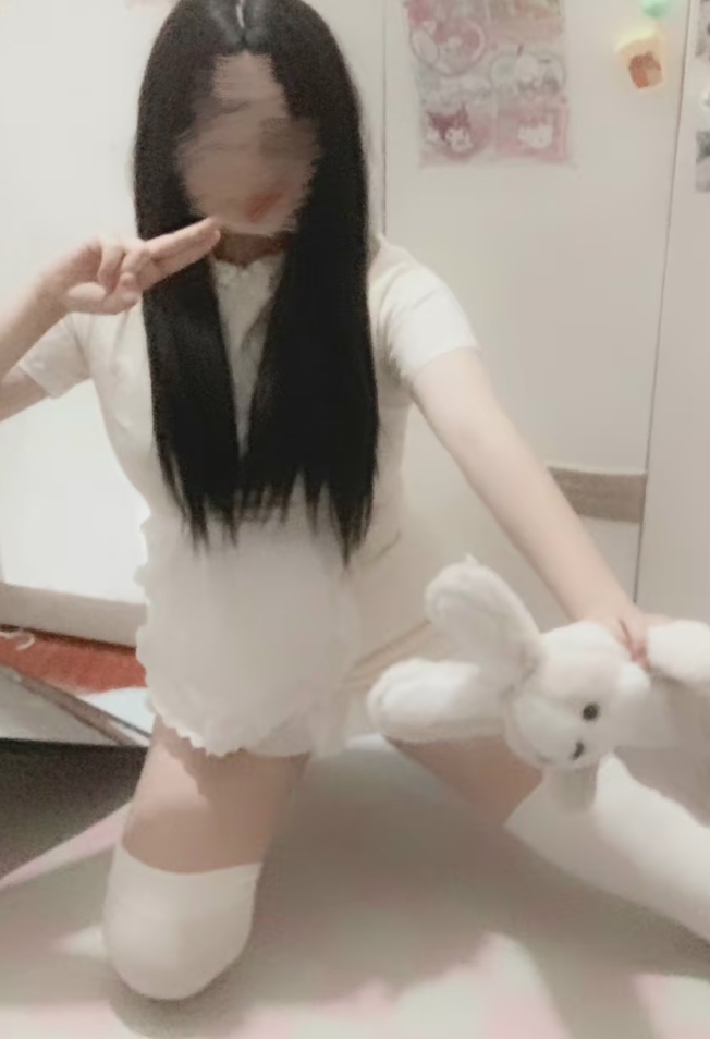 独家反差妹张纪中自录视频，粉丝独享，下单体验独特魅力