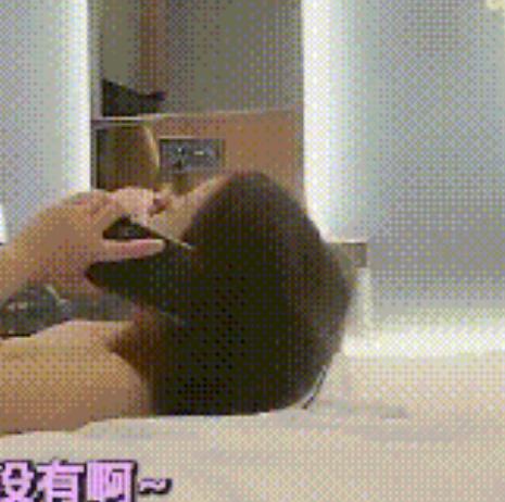 美丽少妇的精彩瞬间：打电话、打粑粑、奇妙体验