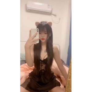 子璐清纯主播9部高清合集：小家碧玉的白皙细腻、吹弹可破的俏脸眼眸清澈、樱唇粉嫩的青春活力、大眼睛、丝袜包臀裙凹凸有致的玲珑曼妙、修长美腿、内敛热情肆虐的表情反应、自娱自乐的拨弄手法。