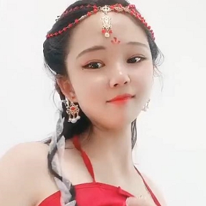 哺乳少妇挤馒头早餐饮品