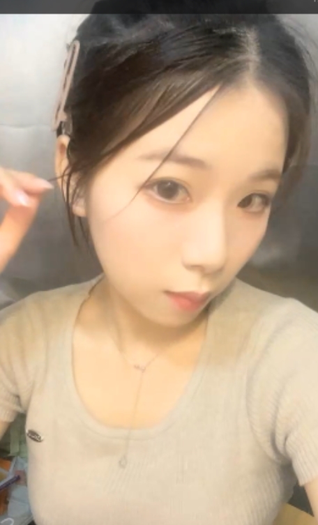 火辣大罩杯学妹宿舍偷播,小贝贝熬夜不睡觉追求完美身材,91v40g视频收藏热度爆表