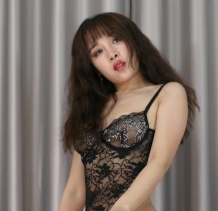 转载搬运小哥与美女同事在家里玩dapao，美女同事身材好，某处很紧，百度盘