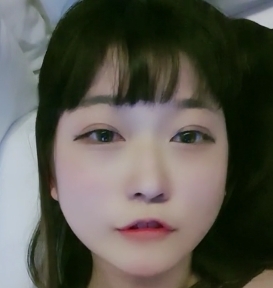 韩国女神展示自拍照，尽显蜜桃臀