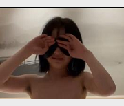 清纯女高学妹自拍作品，嫩啊毛毛多，无保护CC，女在上，小姐姐C配合，画面精美，声音动人，下载观看