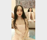 小热巴精选合集：闺蜜互动打粑粑，自拍全网爆火！