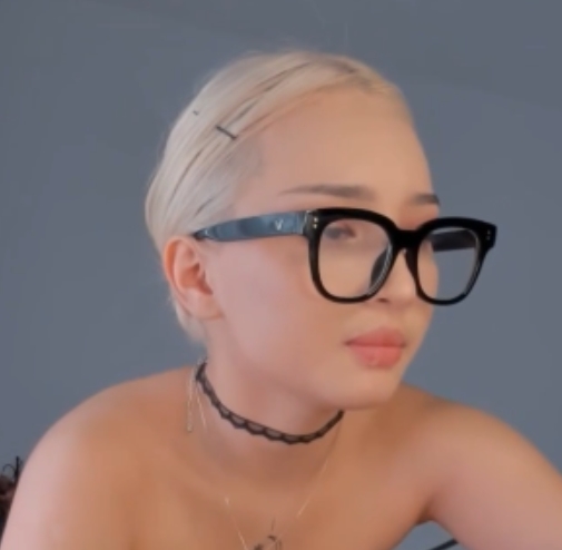 高颜值女神Asuna_Love直播表演4V+2.4G视频