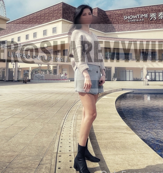 视频中，利哥和小美展现了他们的日常生活，包括工作、生活琐事以及彼此之间的互动。视频内容丰富多彩，让人目不暇接，引人入胜。这段视频已经被99人收藏，而且在百度和其他社交平台上也有+115的关注量。可以说，这对夫妻的“sharemywife24hr30.65g”已经成为了网络上的一大热门话题，备受关注。如果你也对这段视频感兴趣，不妨收藏一下，或者加入到关注名单中，一起来见证这对夫妻的真实生活。