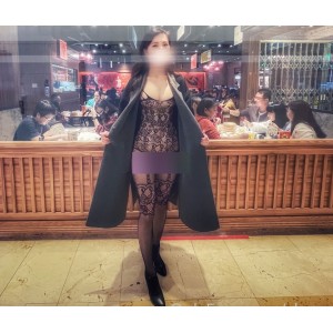 视频中，利哥和小美展现了他们的日常生活，包括工作、生活琐事以及彼此之间的互动。视频内容丰富多彩，让人目不暇接，引人入胜。这段视频已经被99人收藏，而且在百度和其他社交平台上也有+115的关注量。可以说，这对夫妻的“sharemywife24hr30.65g”已经成为了网络上的一大热门话题，备受关注。如果你也对这段视频感兴趣，不妨收藏一下，或者加入到关注名单中，一起来见证这对夫妻的真实生活。