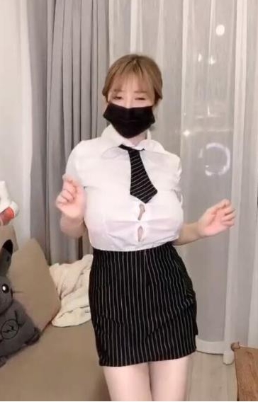 巨R姬：稀缺的抖音女神