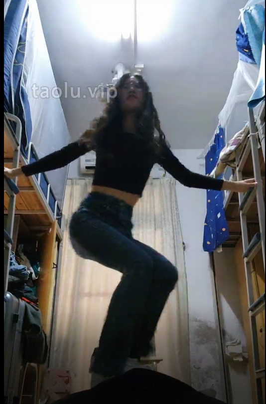 素人星探偷溜女生宿舍被虐-白袜踩/骑马/深处/虐乳/舔鞋[1v+348M][百度盘]