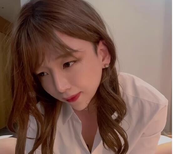 伪娘TS-JIEUN仙女棒进凤凰洞